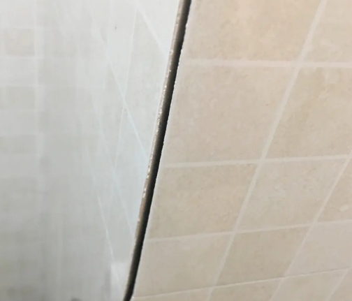秀英瓷砖空鼓维修公司分享阳台瓷砖脱落的修复过程可以分为以下几个步骤